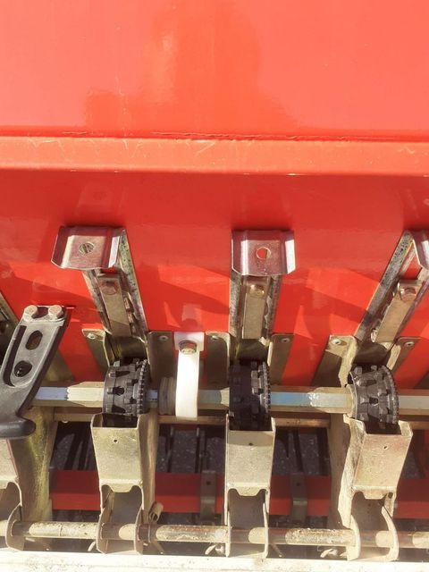 [3379-6747864-5.jpg]