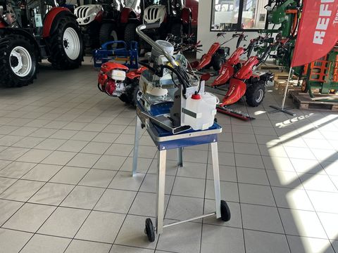 [3379-6750918-5.jpg]