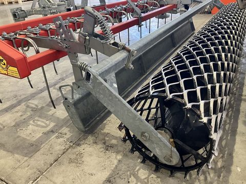 [3379-6870823-4.jpg]