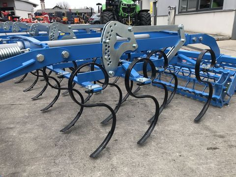 [3379-6883555-10.jpg]