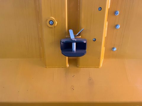 [3383-5343645-13.jpg]