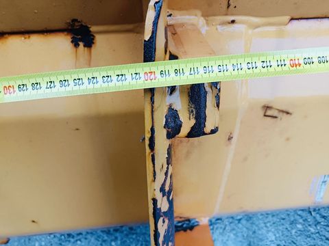 [3383-5638471-3.jpg]
