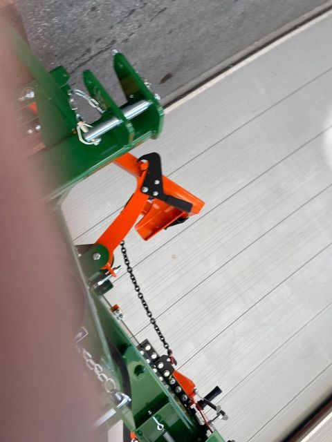 [3383-6273095-5.jpg]