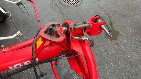 [3383-6525689-5.jpg]