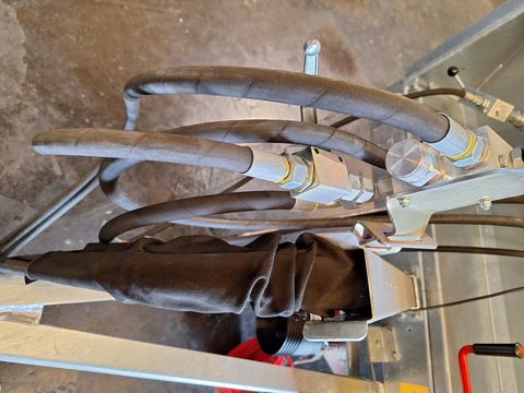 [3489-4536205-3.jpg]