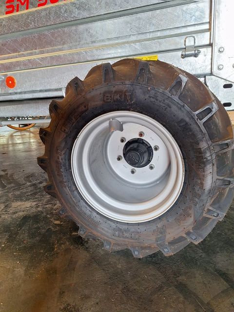 [3489-4536205-9.jpg]