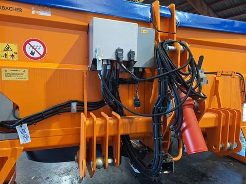 [3489-4585313-7.jpg]