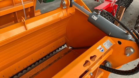 [3508-4178287-7.jpg]