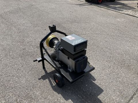 [3508-4233998-3.jpg]