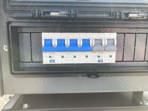 [3508-4233998-8.jpg]