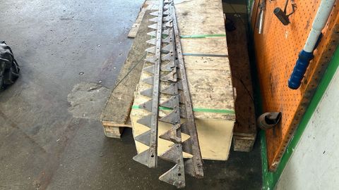 [3508-4374293-9.jpg]