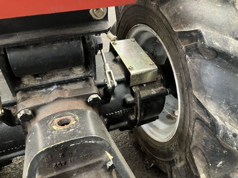 [3508-4404193-11.jpg]