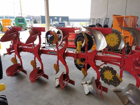 [3508-4447689-3.jpg]