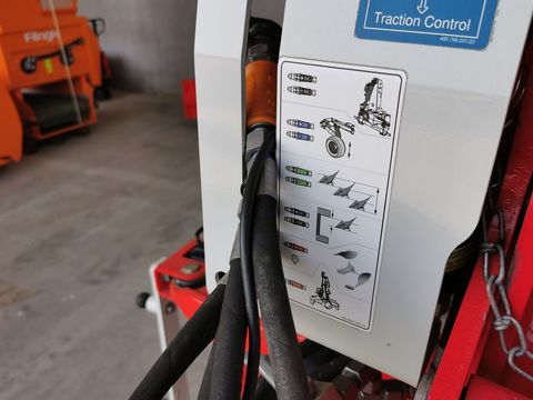 [3508-4447689-5.jpg]