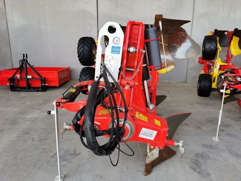 [3508-4447689-9.jpg]