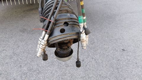 [3508-4844640-9.jpg]