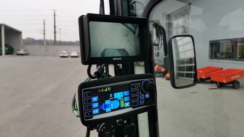 [3508-6506576-10.jpg]