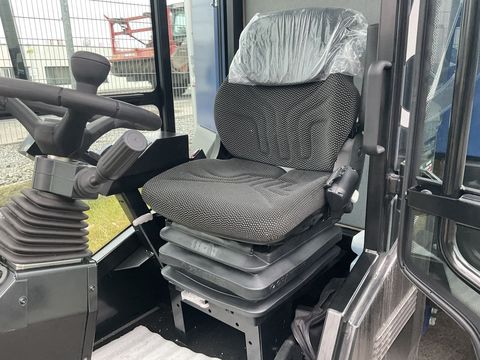 [3508-6506576-15.jpg]