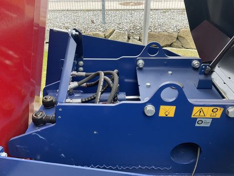 [3508-6506576-17.jpg]