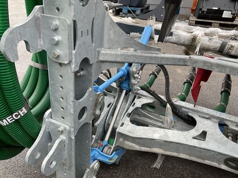 [3508-6679403-8.jpg]