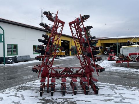 [3571-6087845-12.jpg]