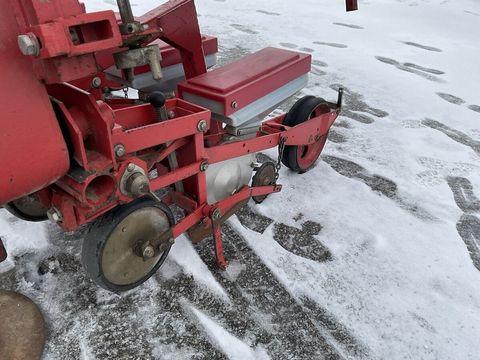 [3571-6087845-16.jpg]