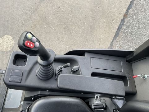 [3571-6462513-11.jpg]