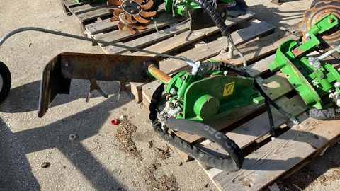 [3571-6495844-8.jpg]