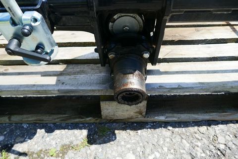 [3600-4320255-4.jpg]