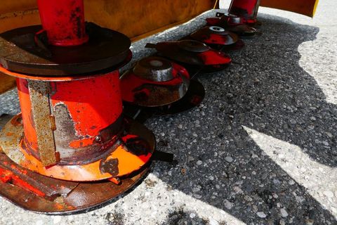 [3600-4341178-3.jpg]