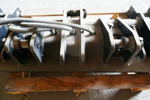 [3600-4490206-4.jpg]