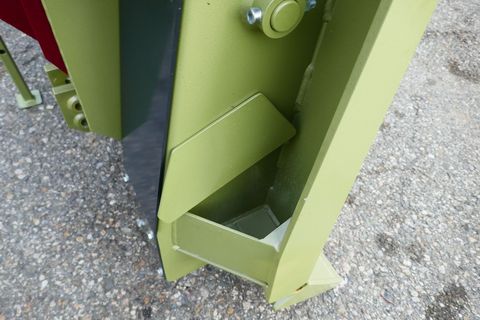 [3600-5152142-13.jpg]