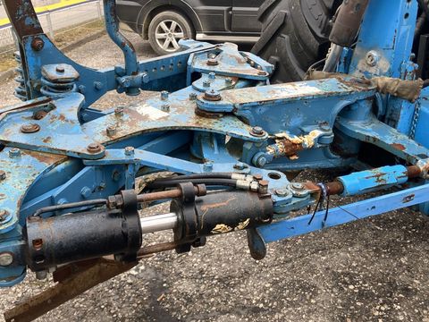 [3600-5227470-5.jpg]