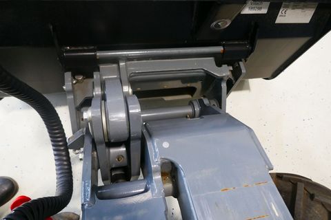 [3600-5402118-10.jpg]
