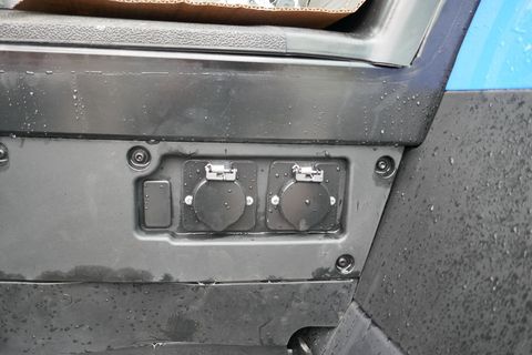 [3600-5638823-13.jpg]