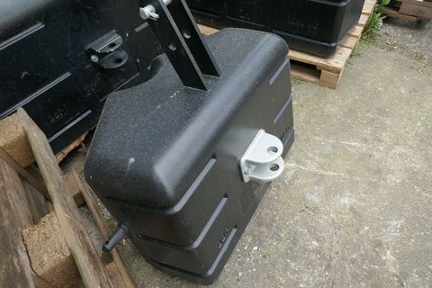 [3600-5638854-4.jpg]