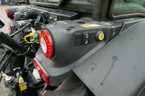 [3600-5638911-16.jpg]
