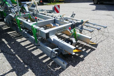 [3600-5642911-3.jpg]