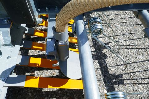 [3600-5642911-7.jpg]