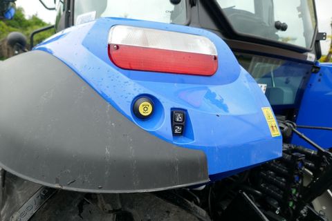 [3600-5646250-5.jpg]