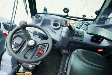 [3600-5735327-4.jpg]