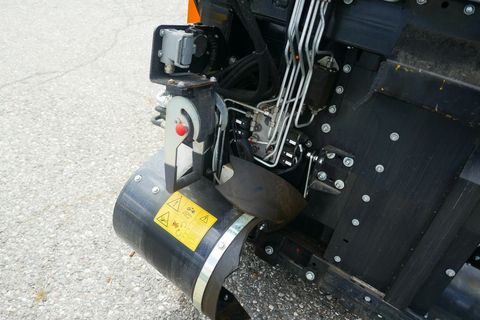 [3600-5876991-7.jpg]