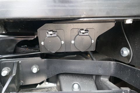 [3600-6157848-12.jpg]