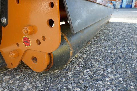 [3600-6197483-5.jpg]