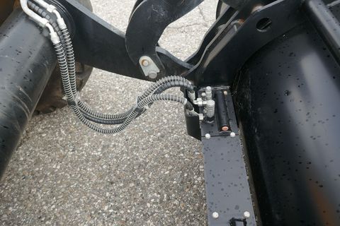 [3600-6222993-5.jpg]