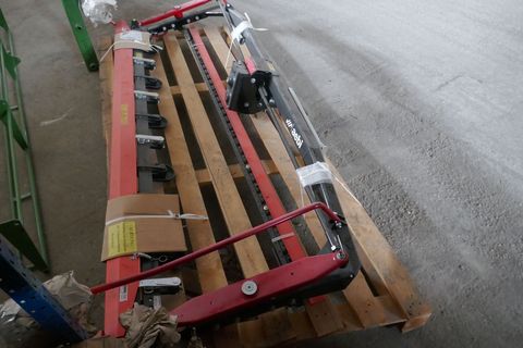 [3600-6391429-3.jpg]