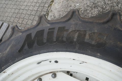 [3600-6395352-4.jpg]