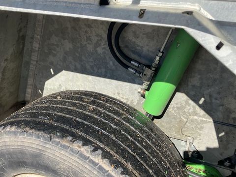 [3600-6409385-6.jpg]