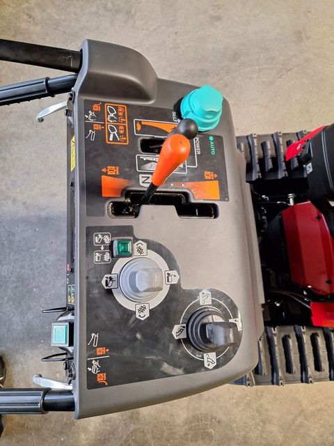 [3600-6430478-3.jpg]