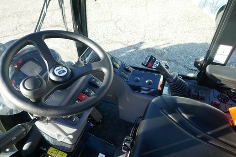 [3600-6482184-7.jpg]